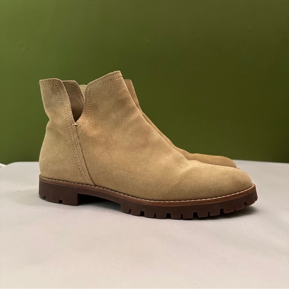 Vince Jacee Weatherproof Suede Ankle Bootie Boot In Sand Light Tan Size 8 - Picture 1 of 5